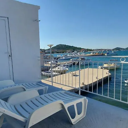 House Lucija With Berth In Apartmán