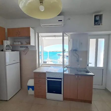 House Lucija With Berth In *